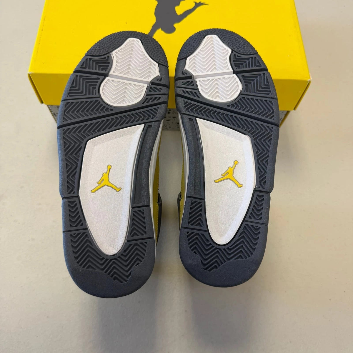 Air Jordan 4 Retro Lightning - Shoe Boxs